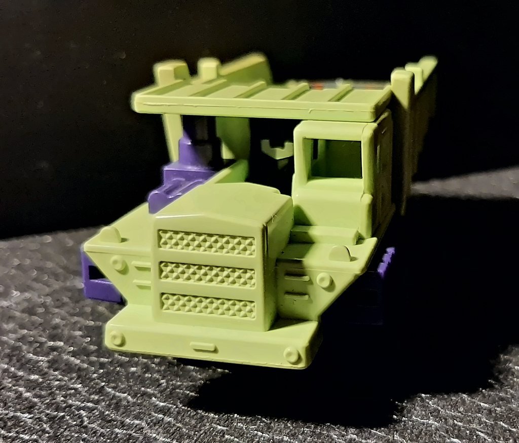 Il camion di fronte, appena ruotato